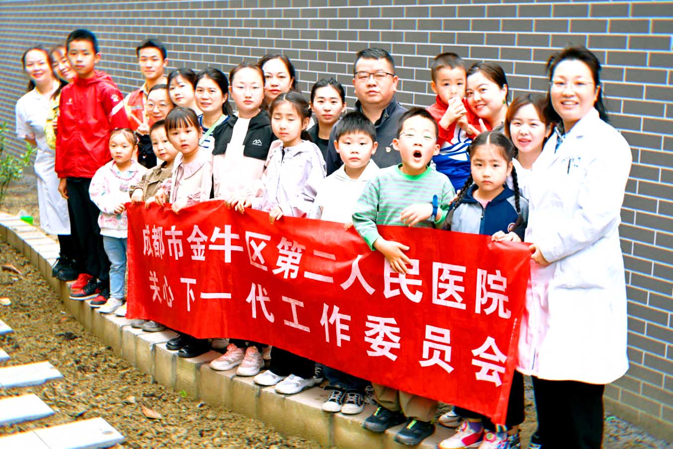 （研学动态）成都金牛区第二医院职工子女研学“中药飘香·弘扬国粹”种植活动